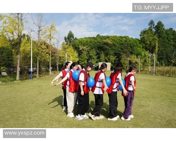 足球趣味游戏大挑战让你在欢笑中提升球技与团队合作能力